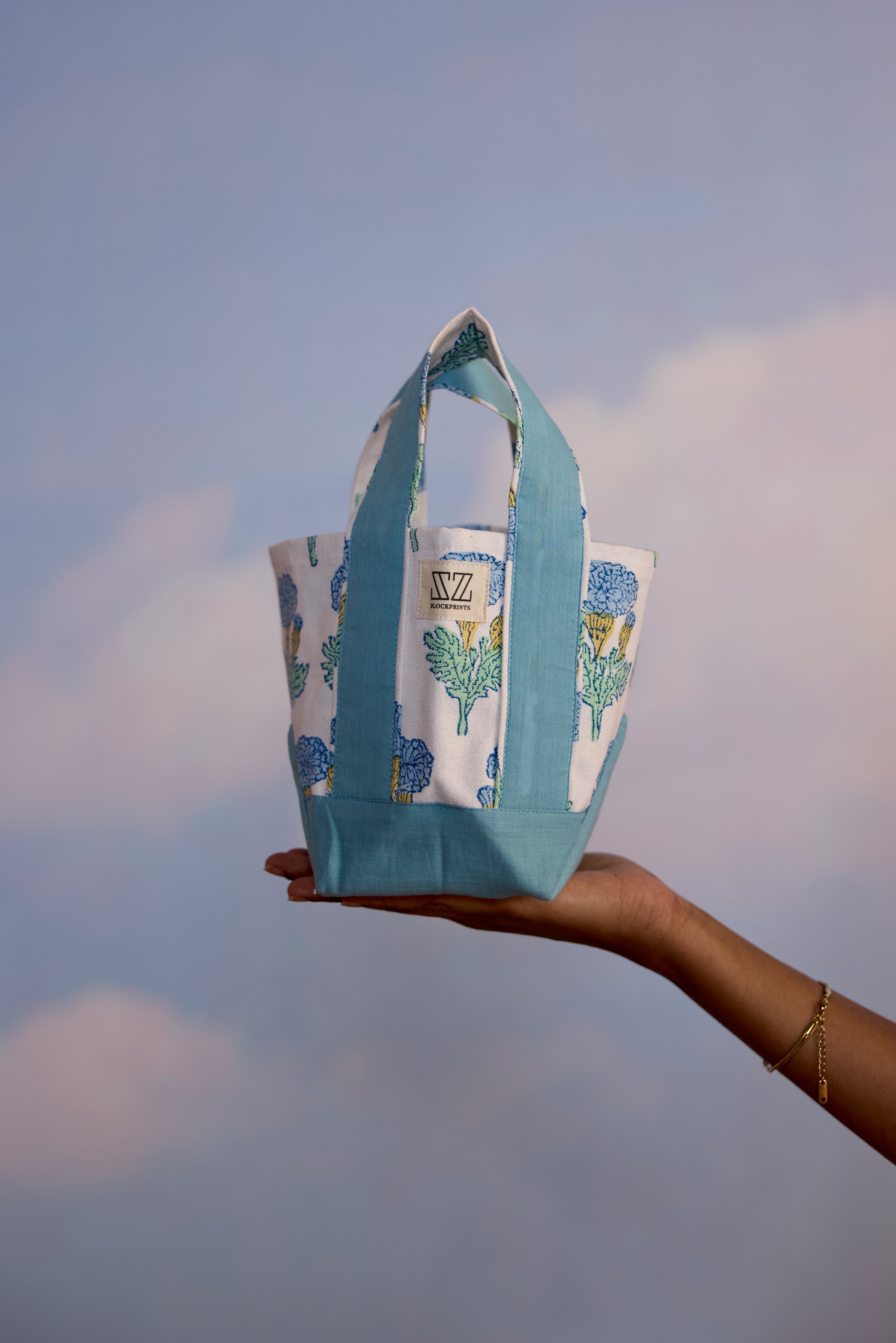 Maine Mini Tote in Fleur Print | SZ Blockprints – SZ BLOCKPRINTS