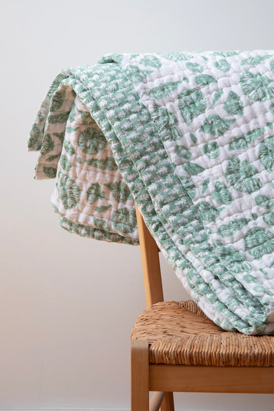 Medium Quilt in Shell Print & Patti