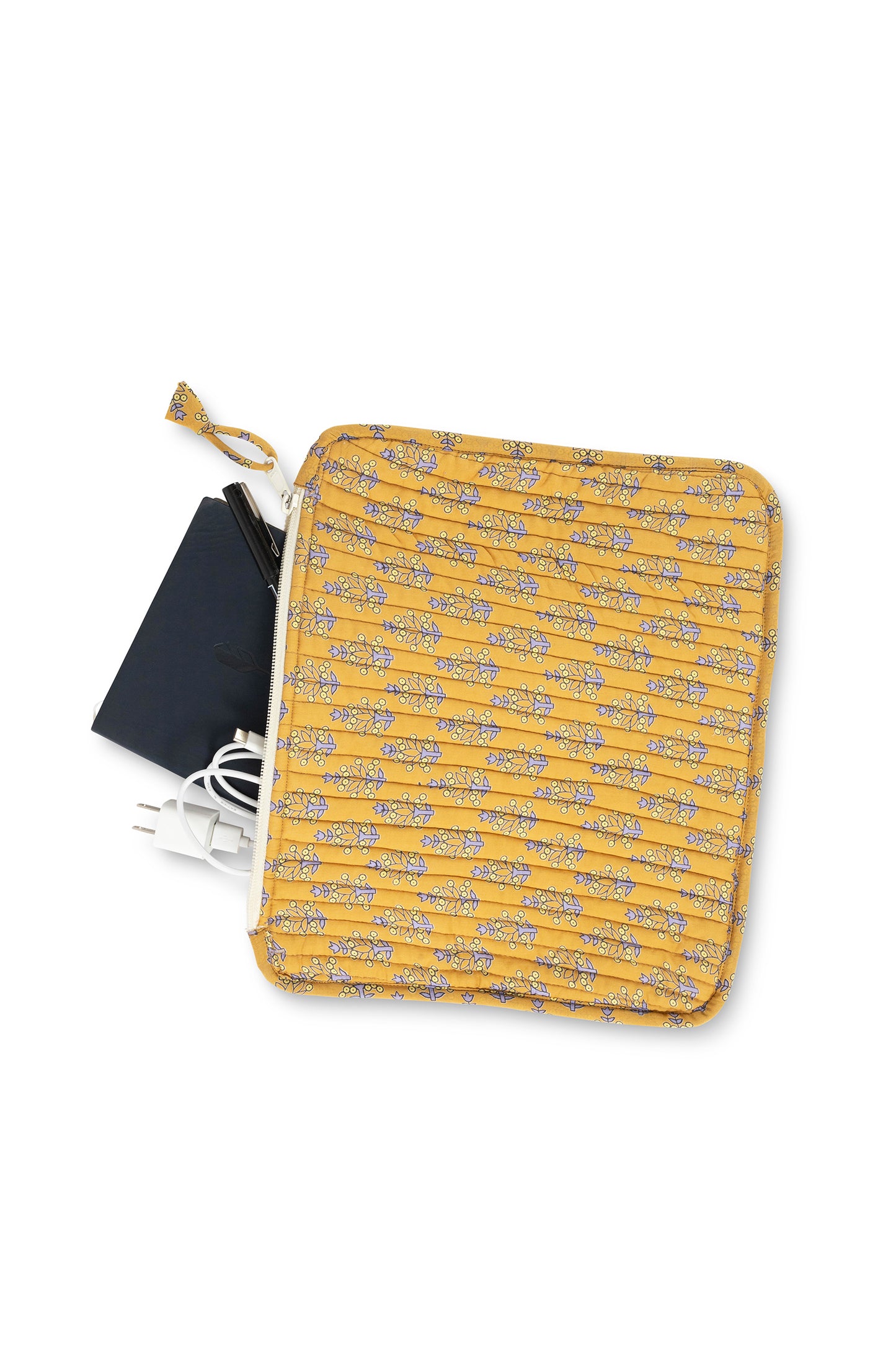 Pouch Set in Chai Winter Berry